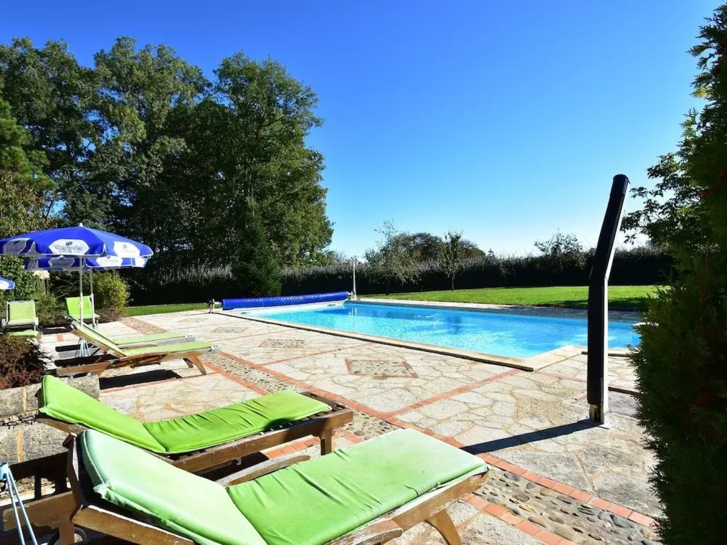 Beautiful Holiday Home with Heated Pool in Cazals France
