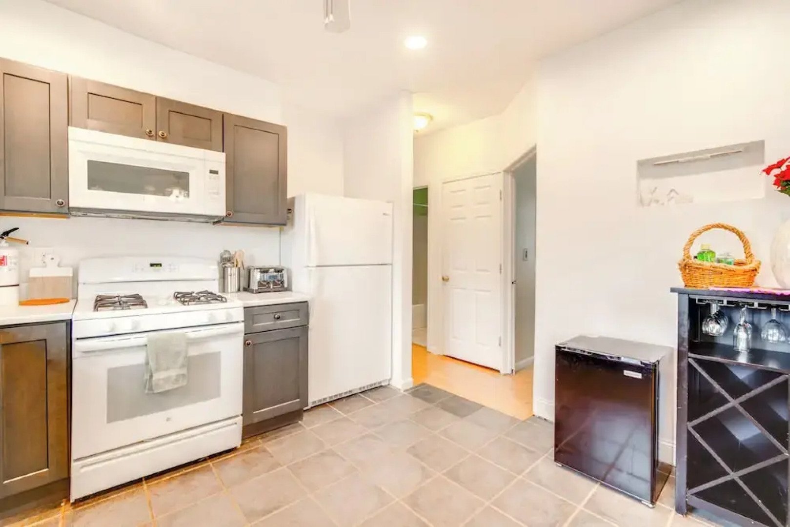 Walk to Ventnor Beach & Boardwalk: Coastal Gem