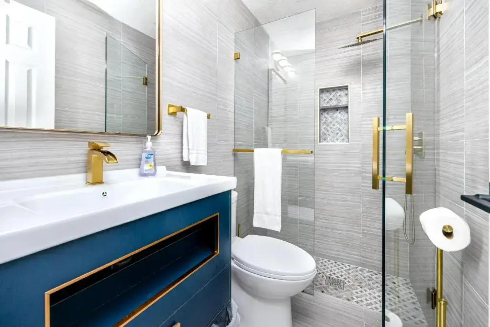 #3 Large 4 Bedroom 3 Bathroom Vacation House With Heated Swimming Pool