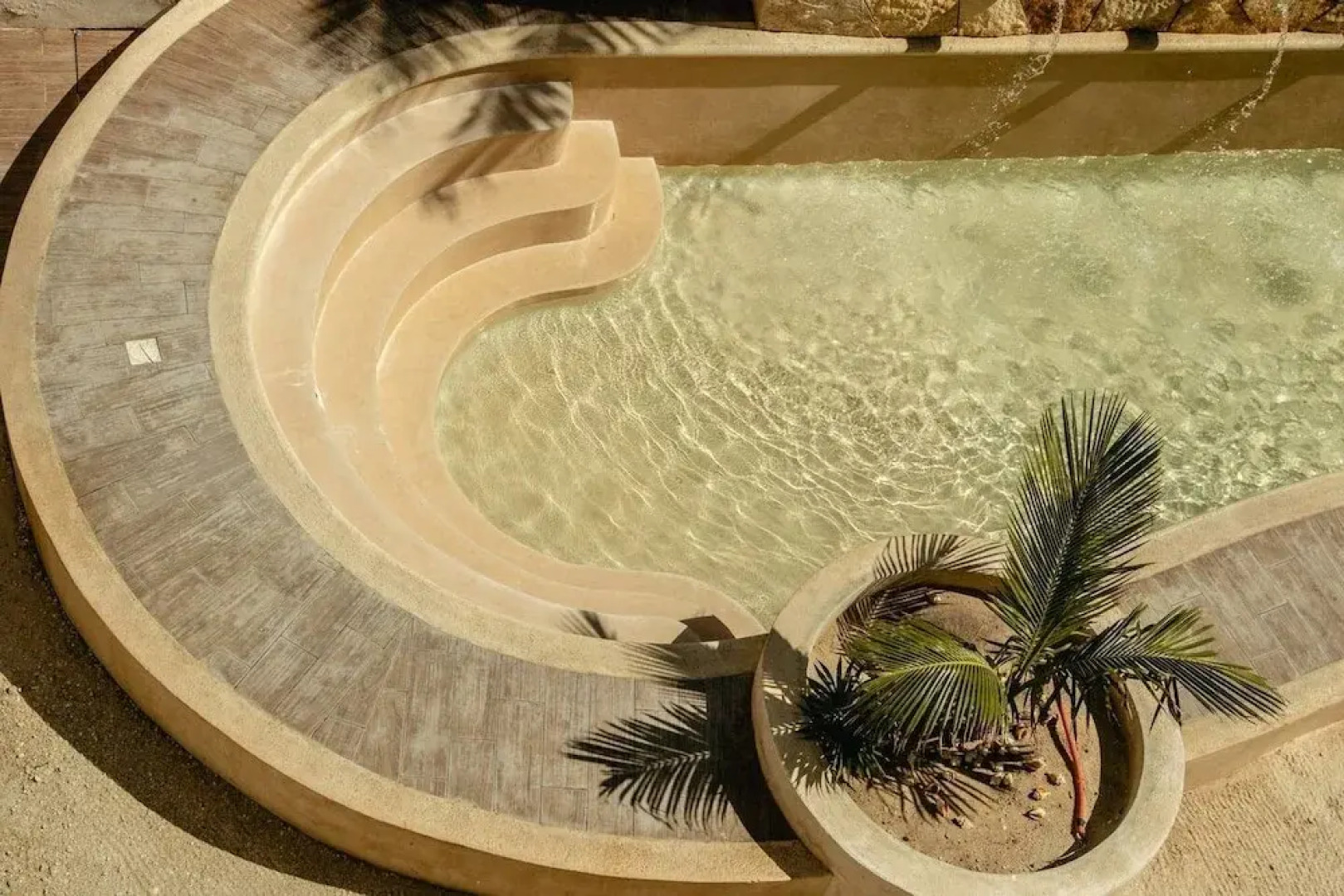 Brand NEW Condo for 6, 1 Block From the Beach, AC!