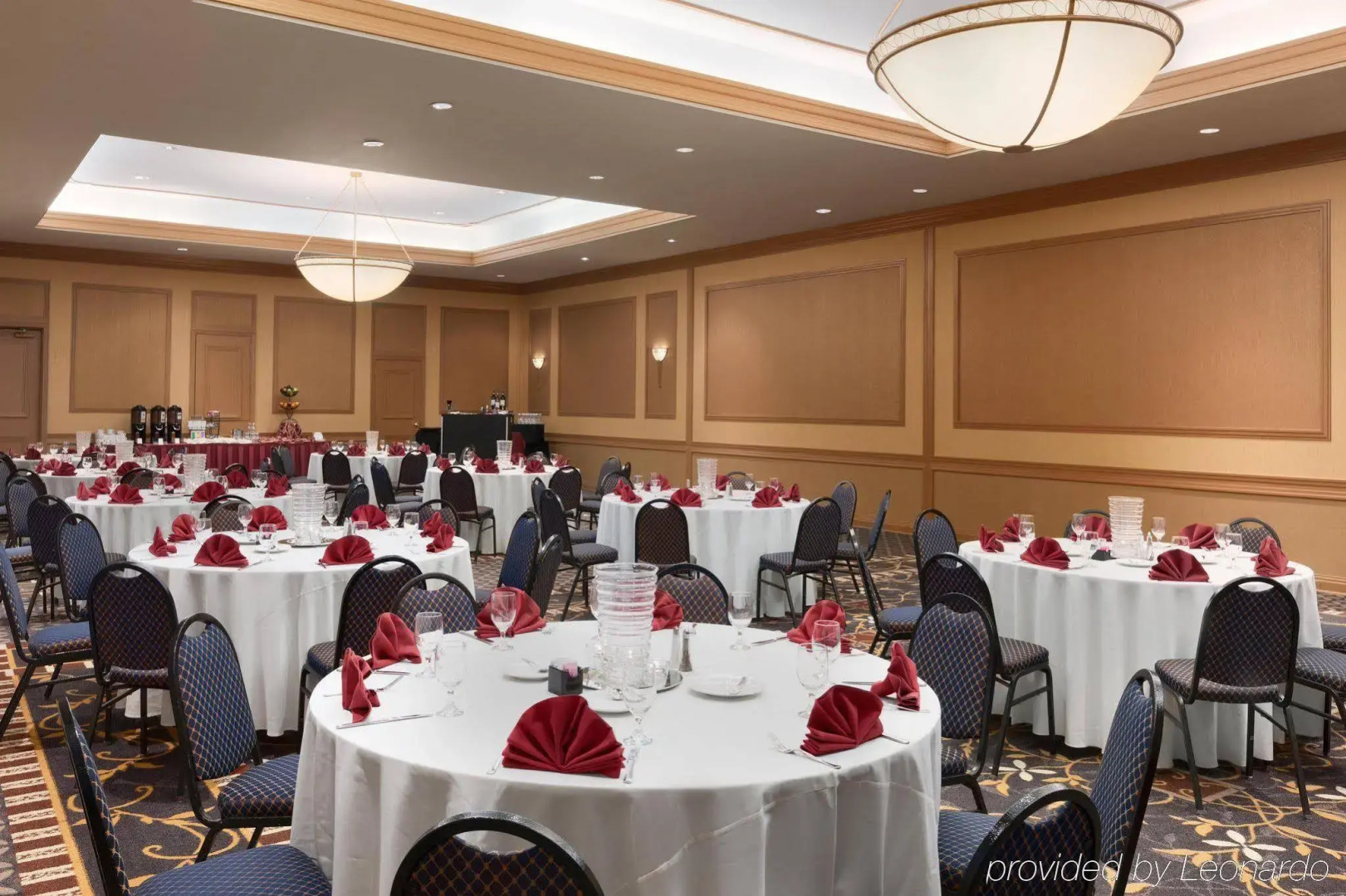 Embassy Suites by Hilton Pittsburgh International Airport 