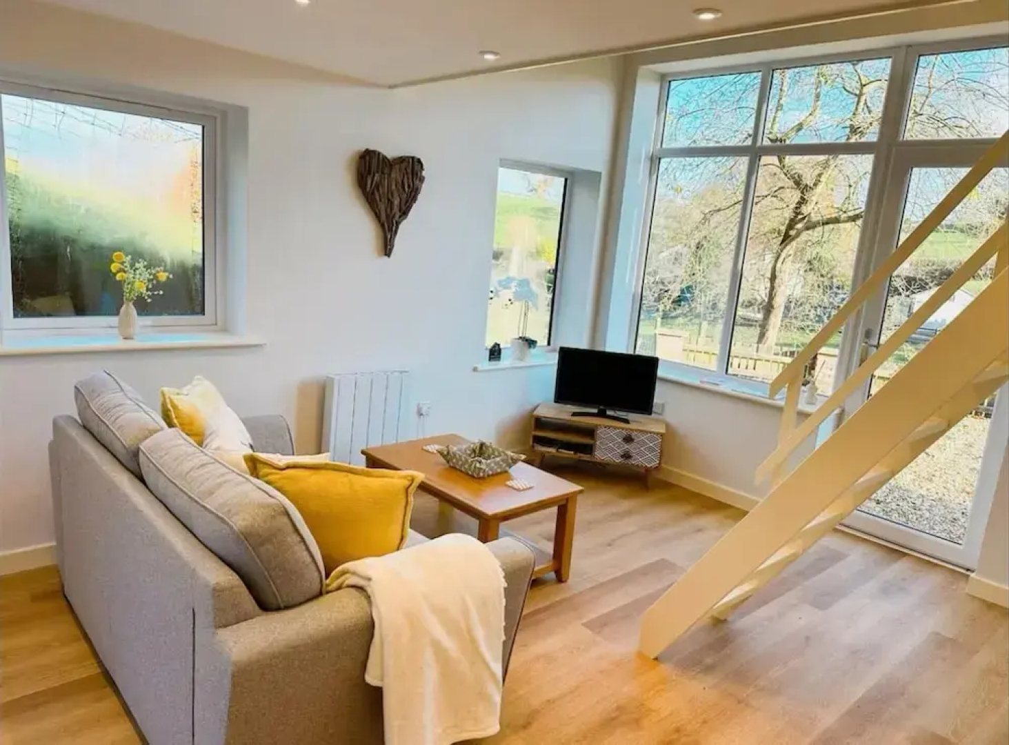 Honey Bee Cottage, Tiny House, Welshpool