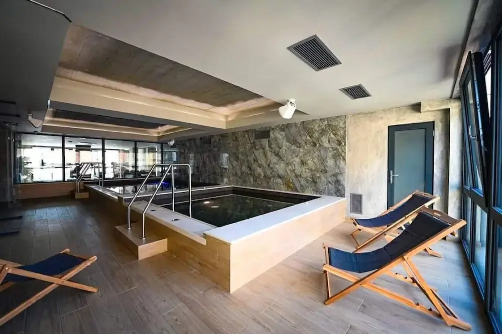 Aniroc Signature Hotel