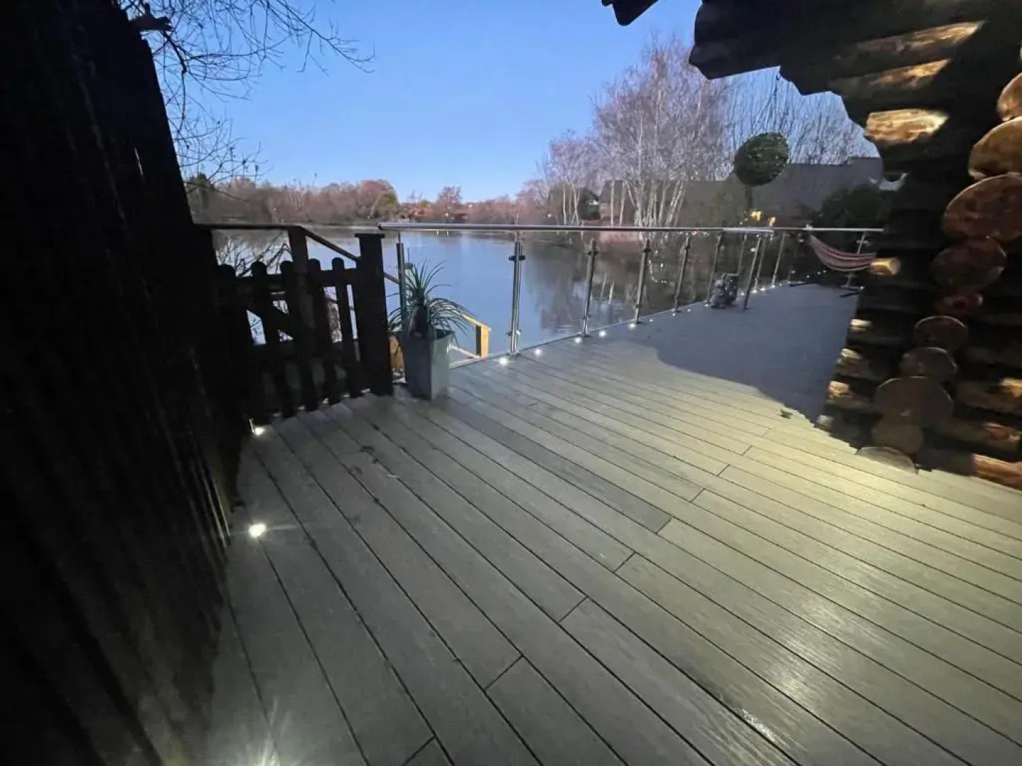 Woodpecker Log Cabin with hot tub, pizza oven bbq entertainment area, lakeside with private fishing peg situated at Tattershall Lakes