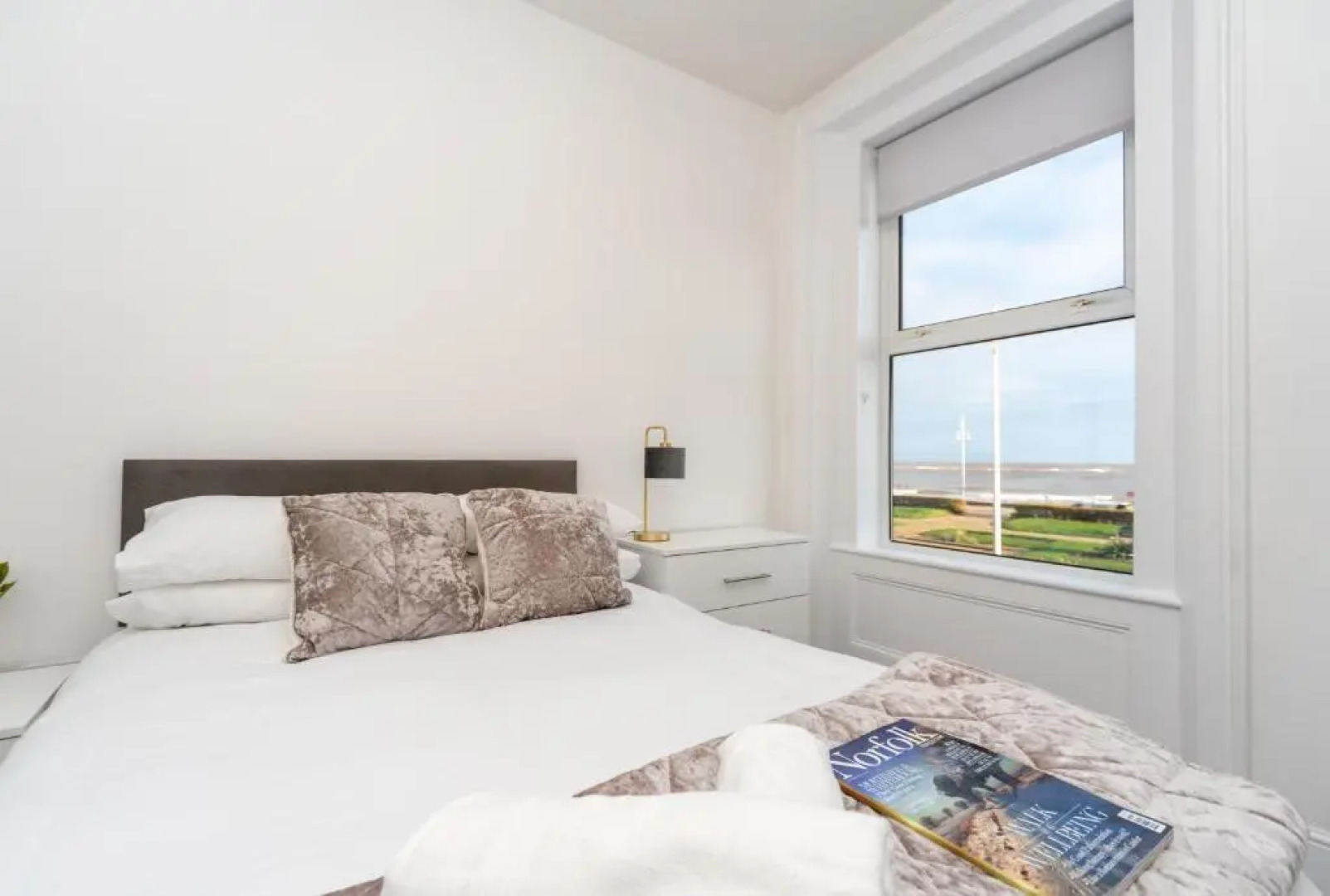 Sea Views Stunning 2 Bedroom Apartment #