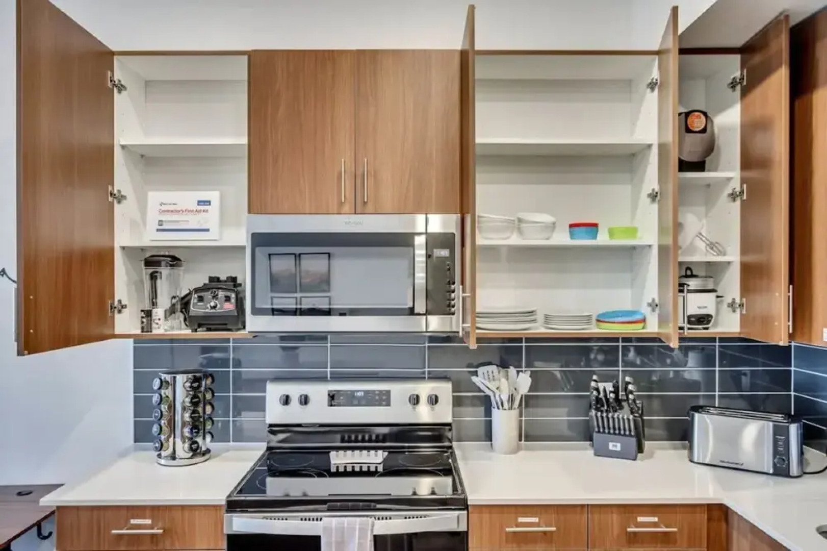 Family Friendly - 4th Story w Elevator - King Beds