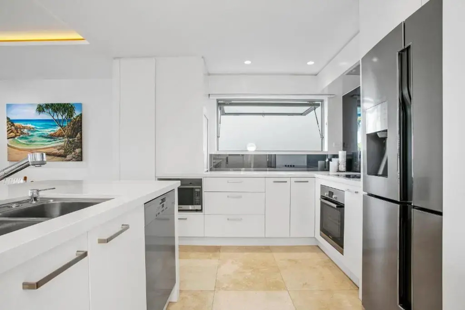 Beachfront Luxury, Hastings Street