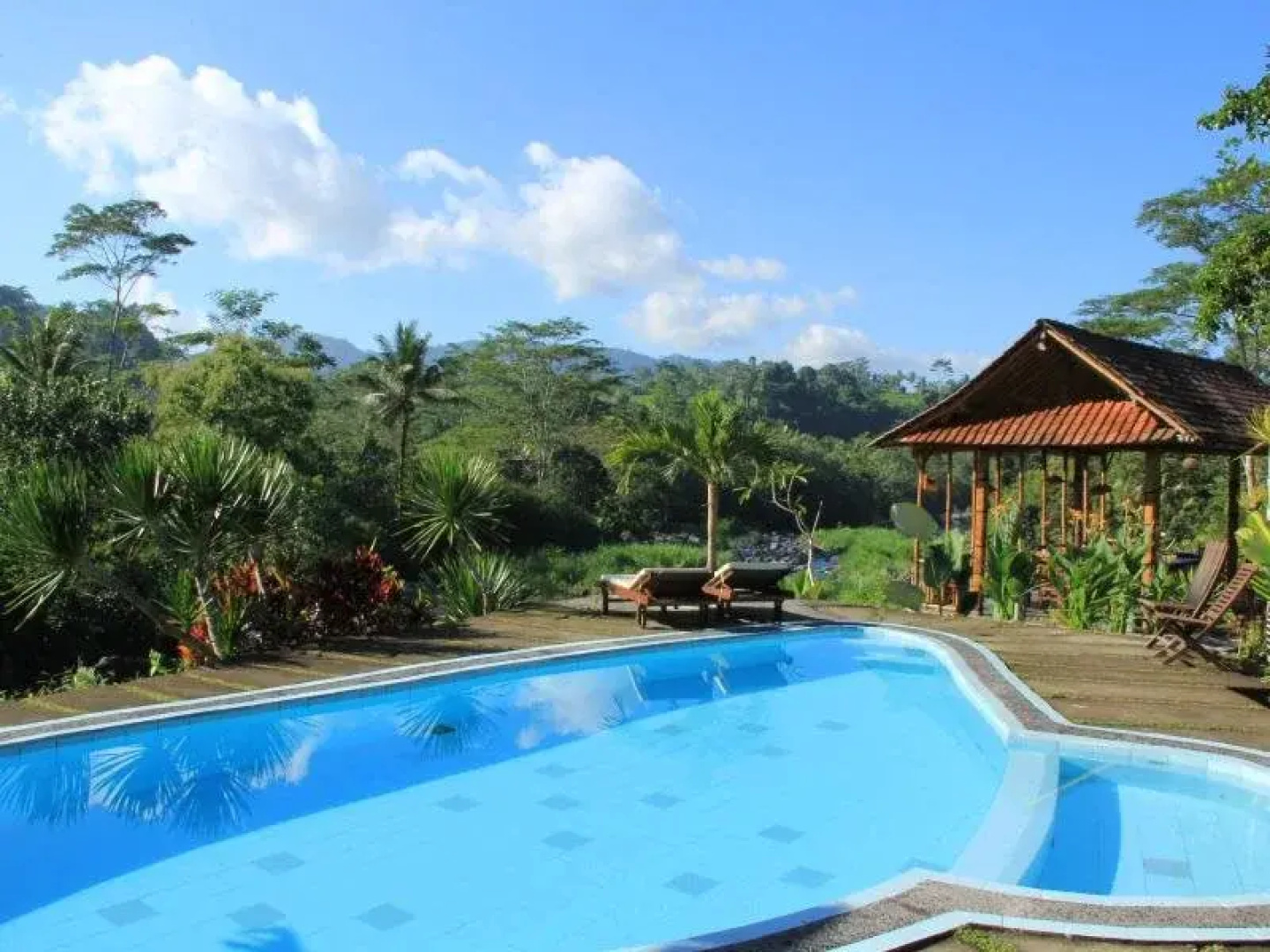Tepi Sungai Guesthouse & Restaurant