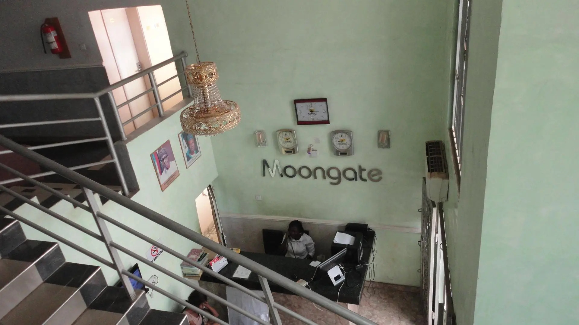 Moongate Hotel and Suites, Obantoko