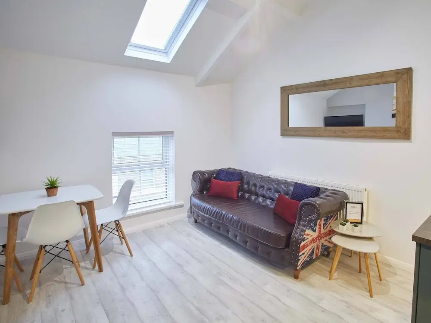 The Surfer's Loft Apartment