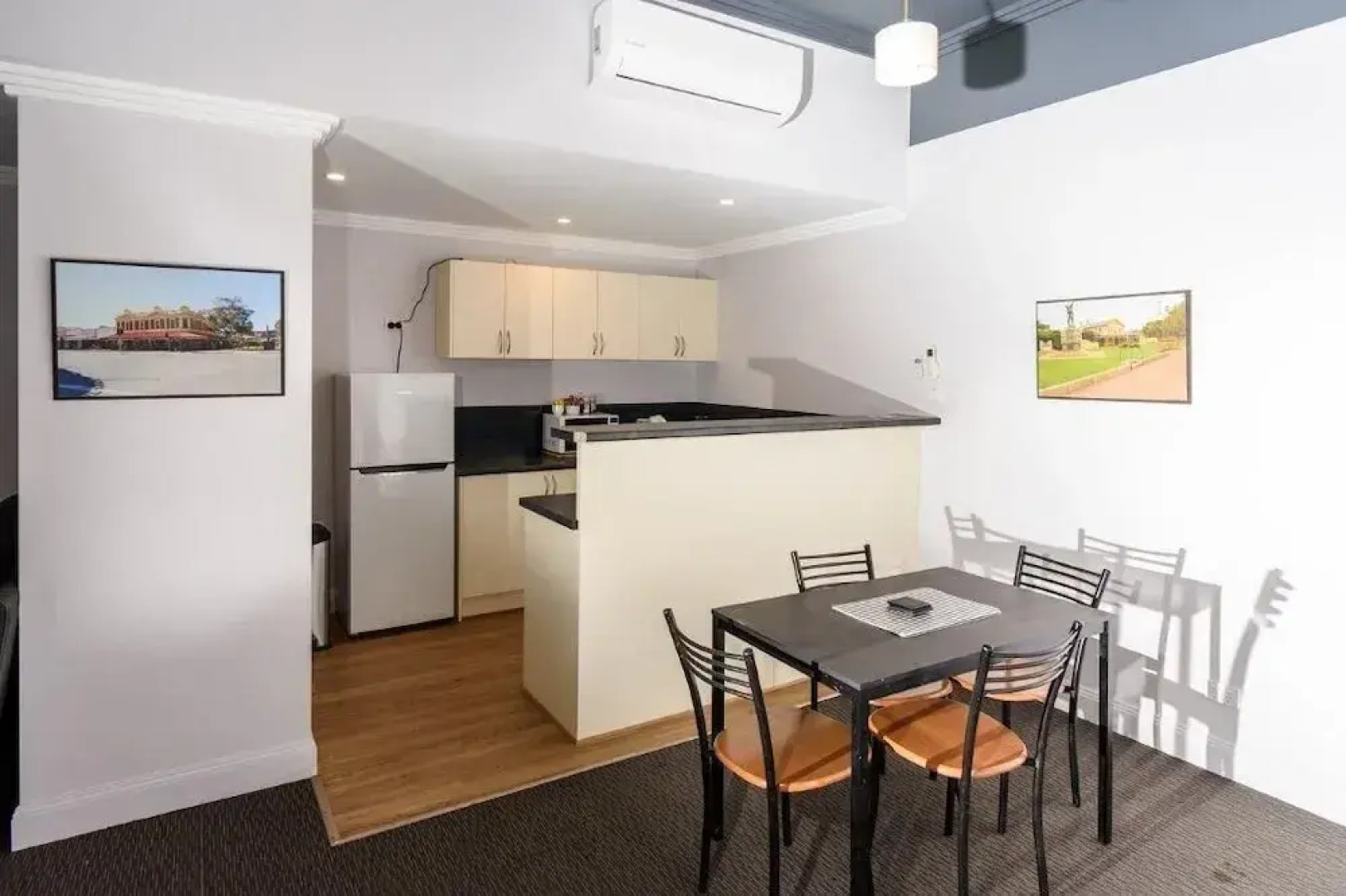 Daydream Motel & Cottages