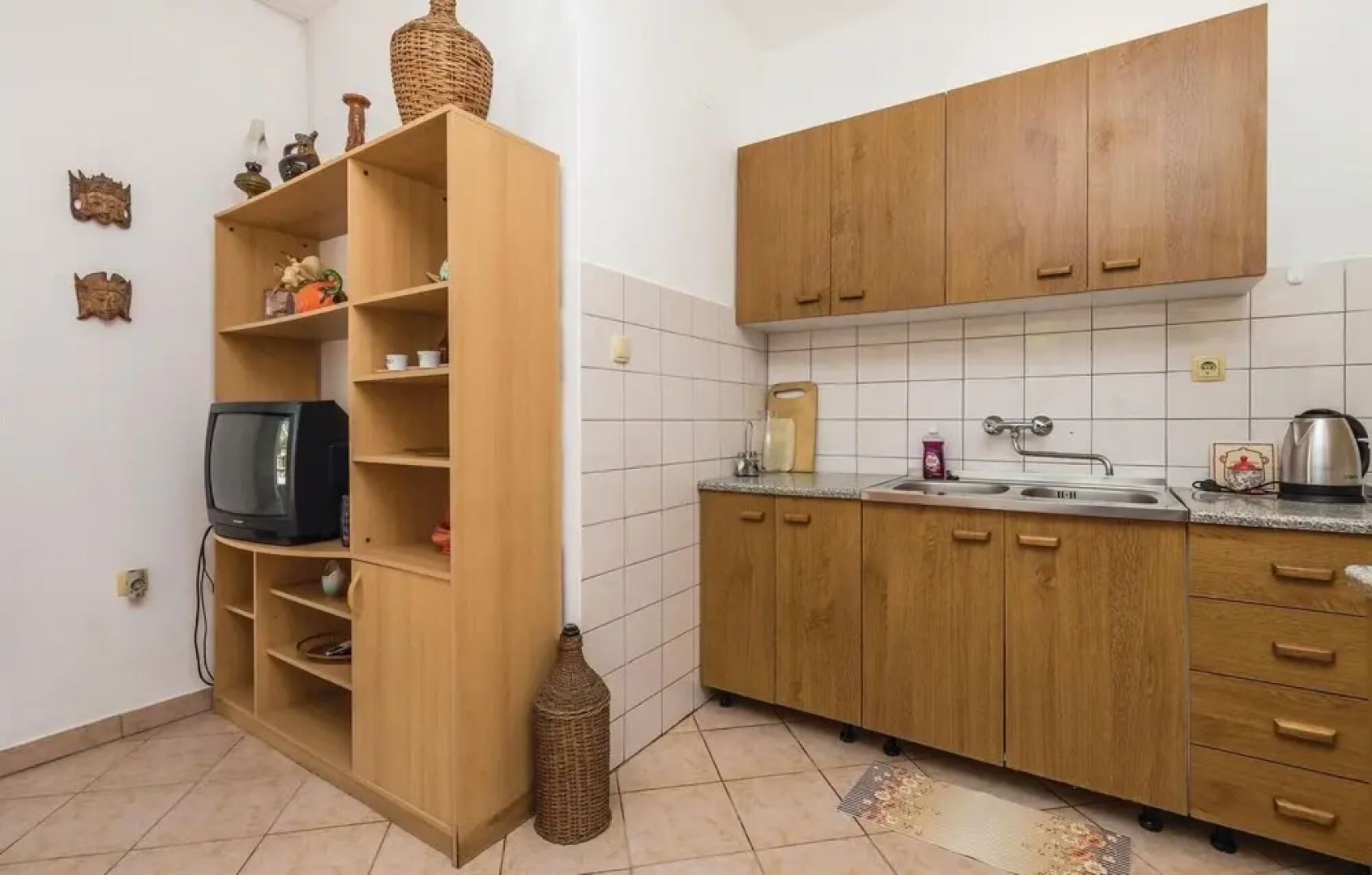 Beautiful Home in Lukovo Sugarje With 4 Bedrooms and Wifi