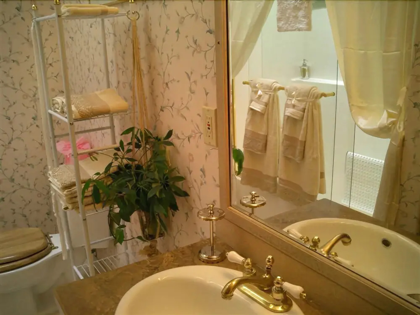 Hubers INN Port Townsend