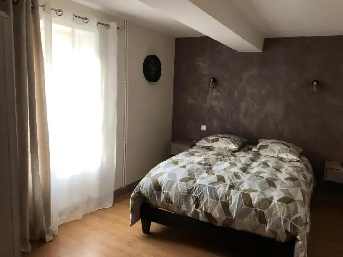 Bâtisse du pont Pinard et son granit rose