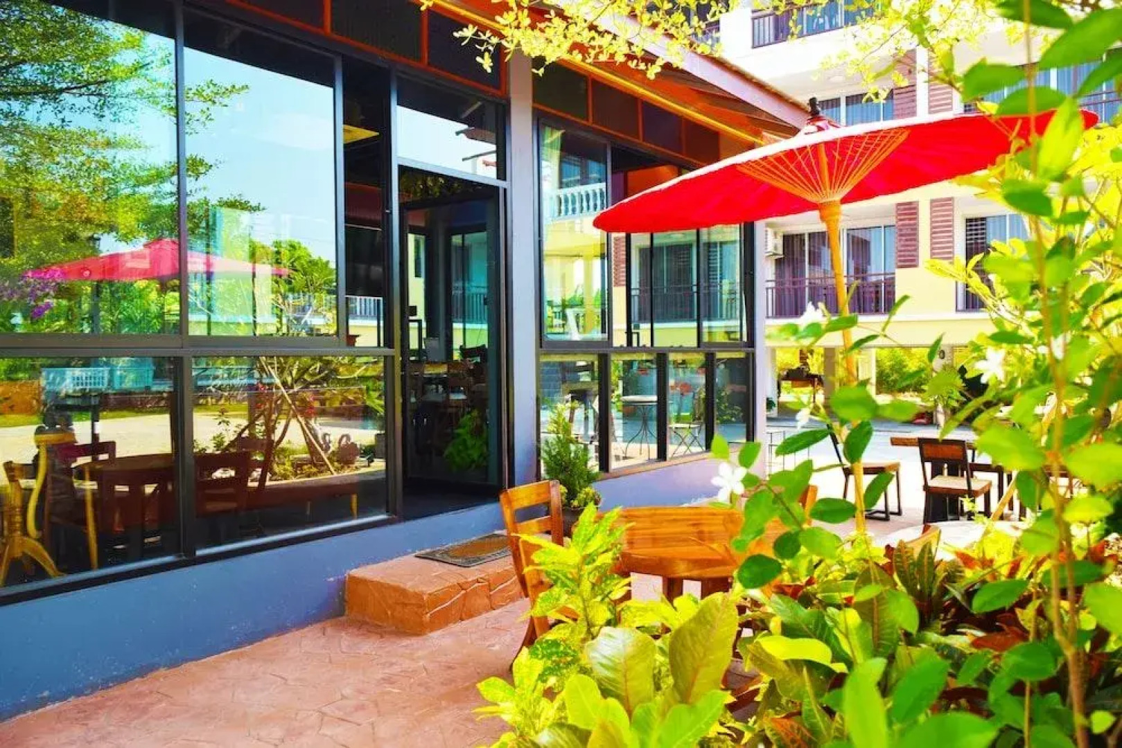 Nantharom Hotel and Restaurant