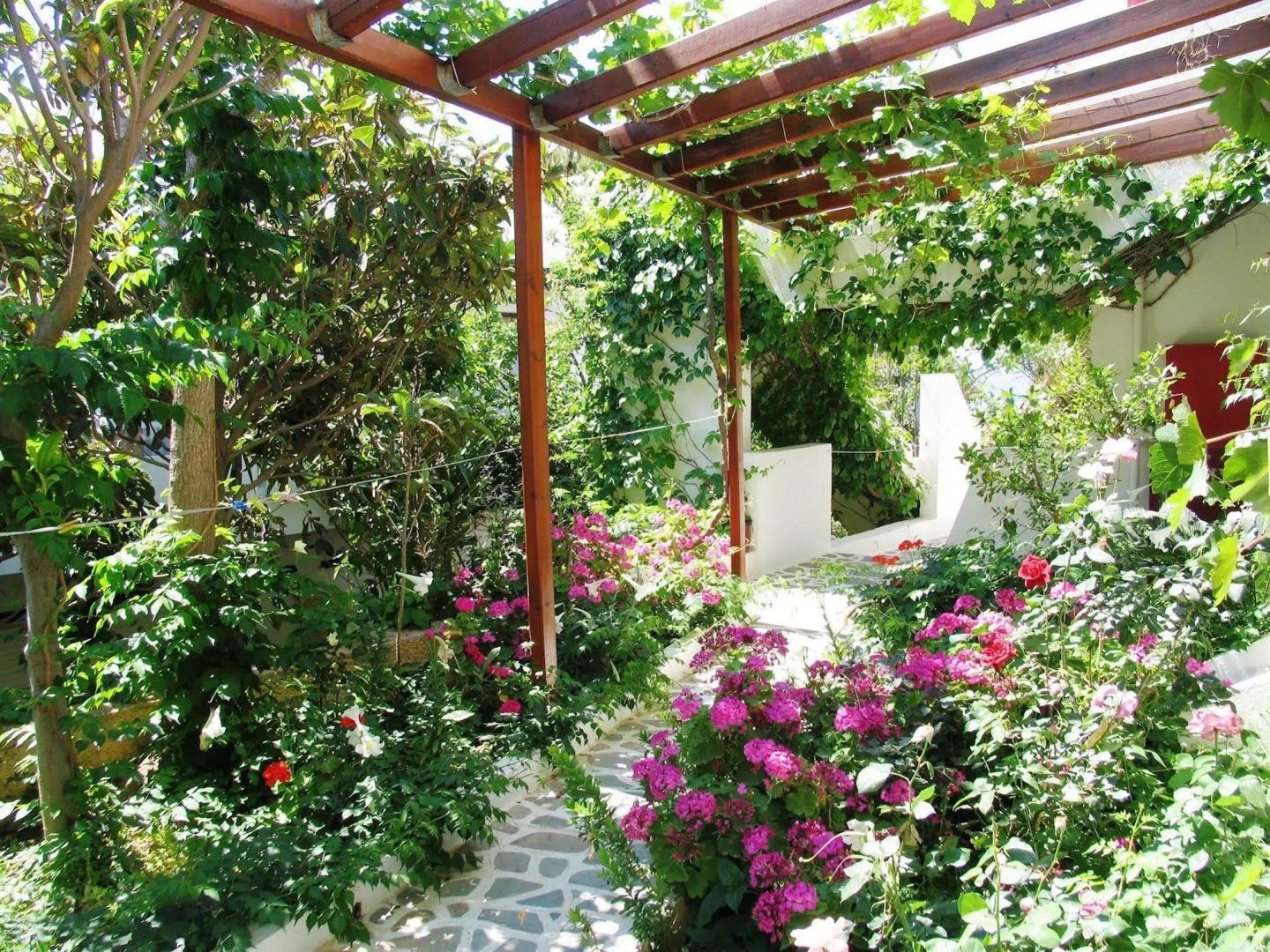 Aris Hotel