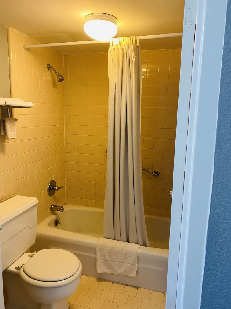 Travelers Place Inn & Suites