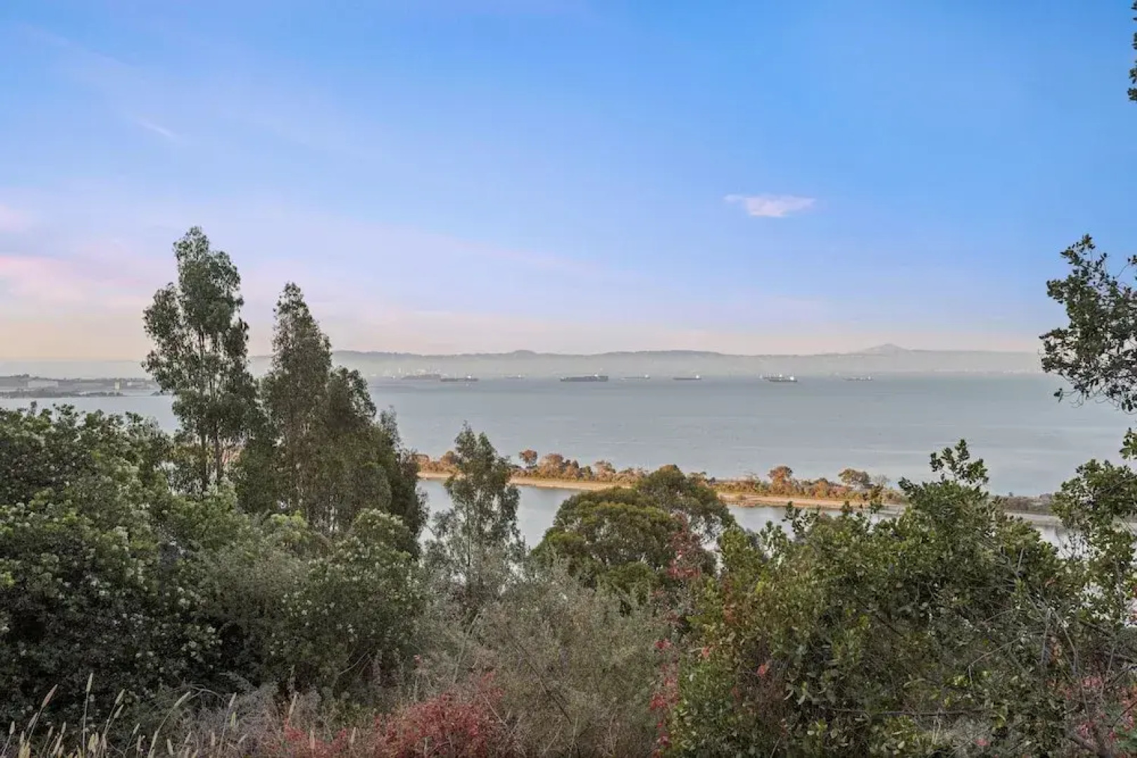 Marbella Lane 3BR Penthouse Executive Suite SFO