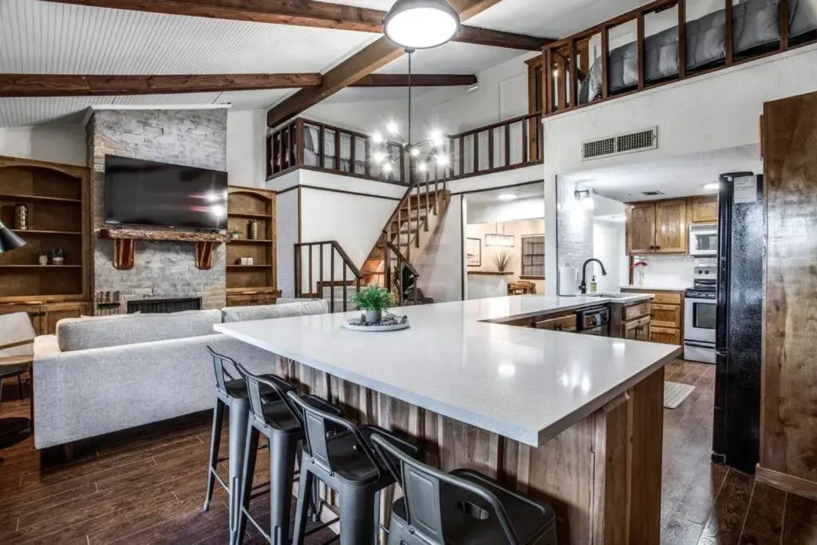 Renovated Waterfront w Dock, Sleeps 11