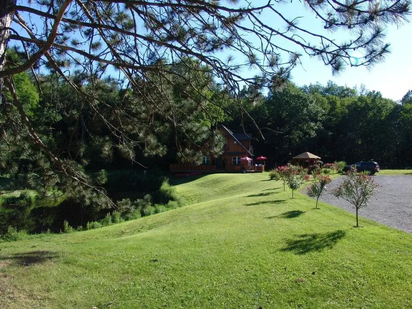 The Highlands Motel & Lodge