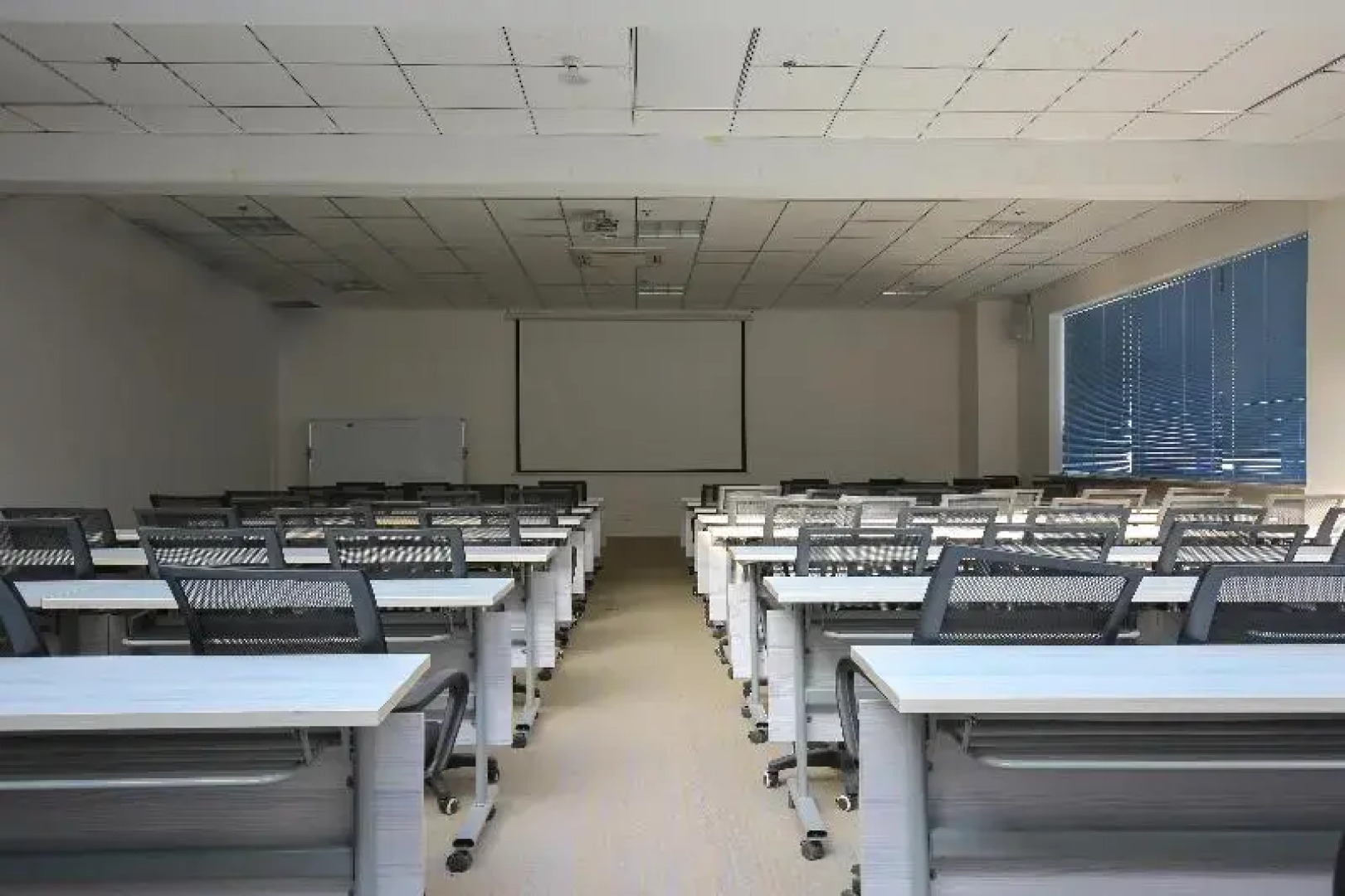 Hanting Hotel (Chifeng Railway Station East Plaza