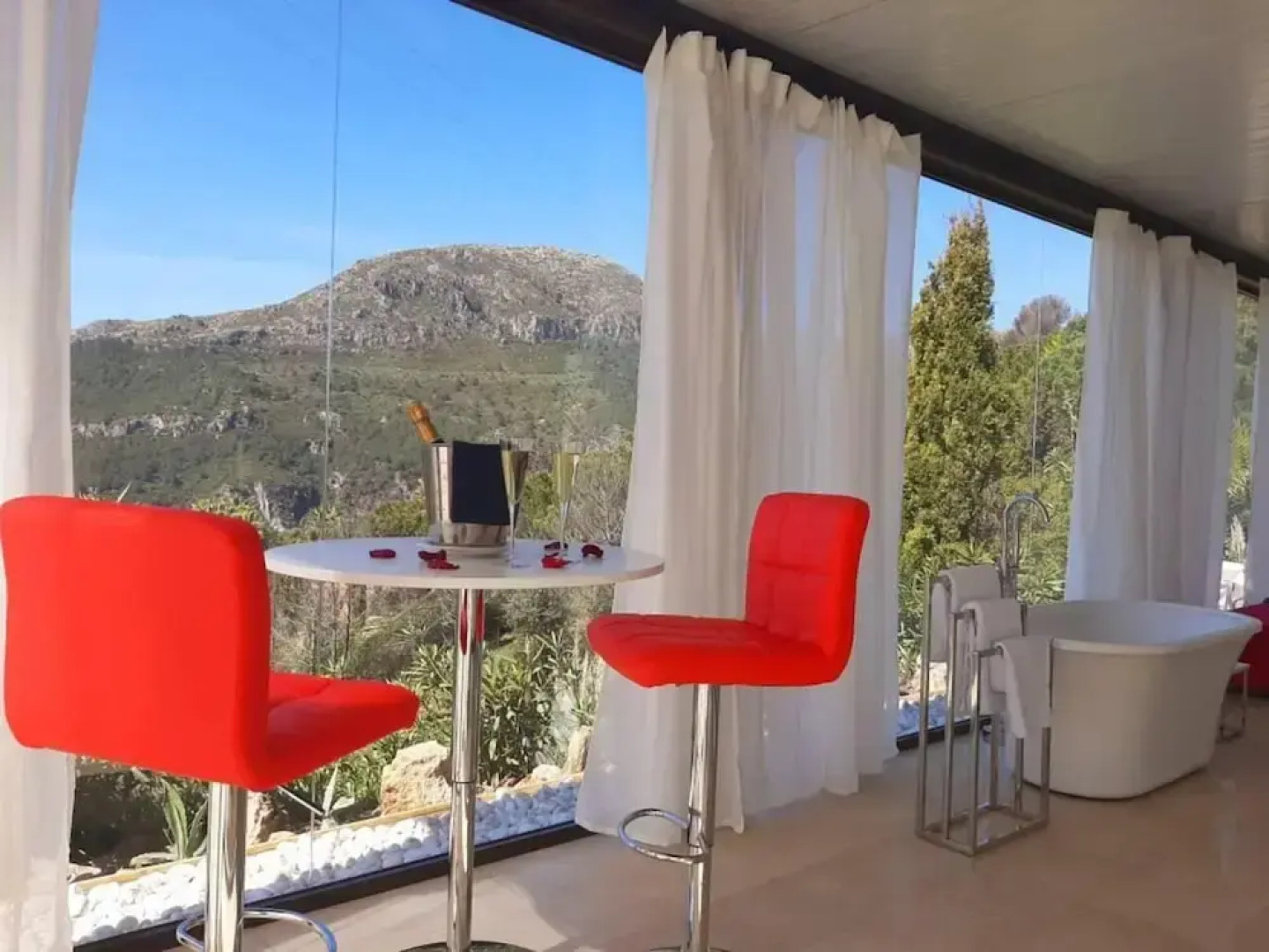 1 Bed, Sleeps 2, Tennis, Pool, Sauna