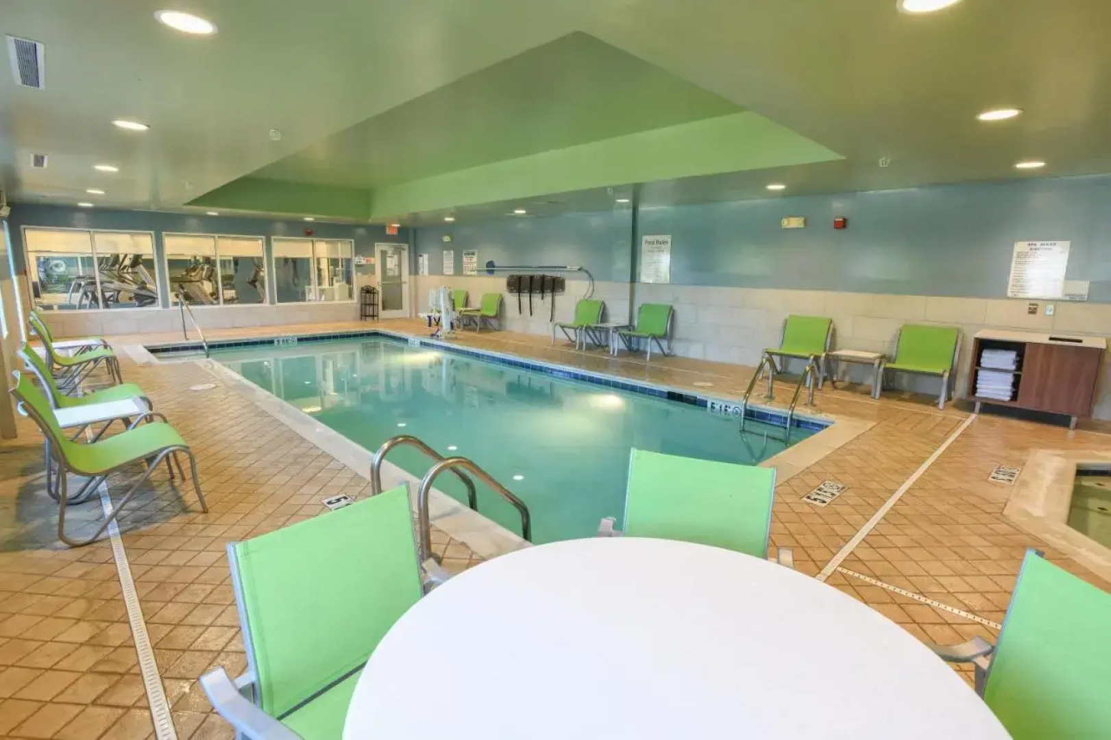 Holiday Inn Exp Richwood Cincinnati S