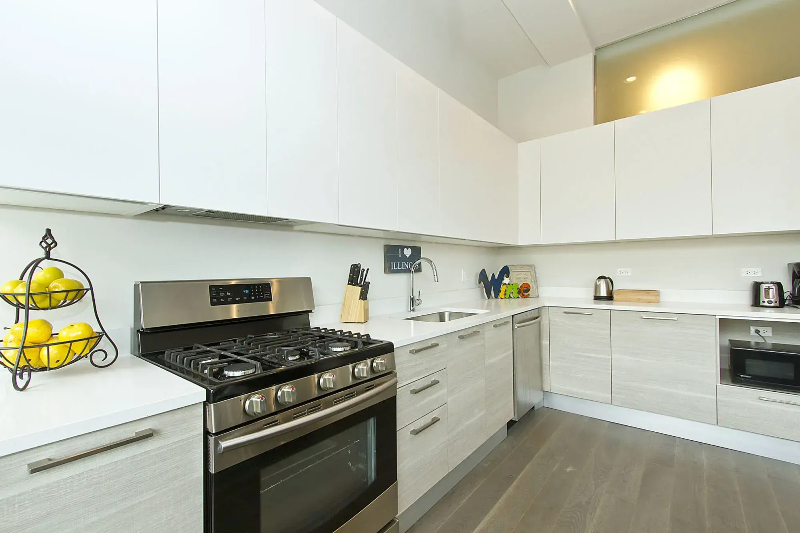 Bright 2BR in Bucktown by Sonder