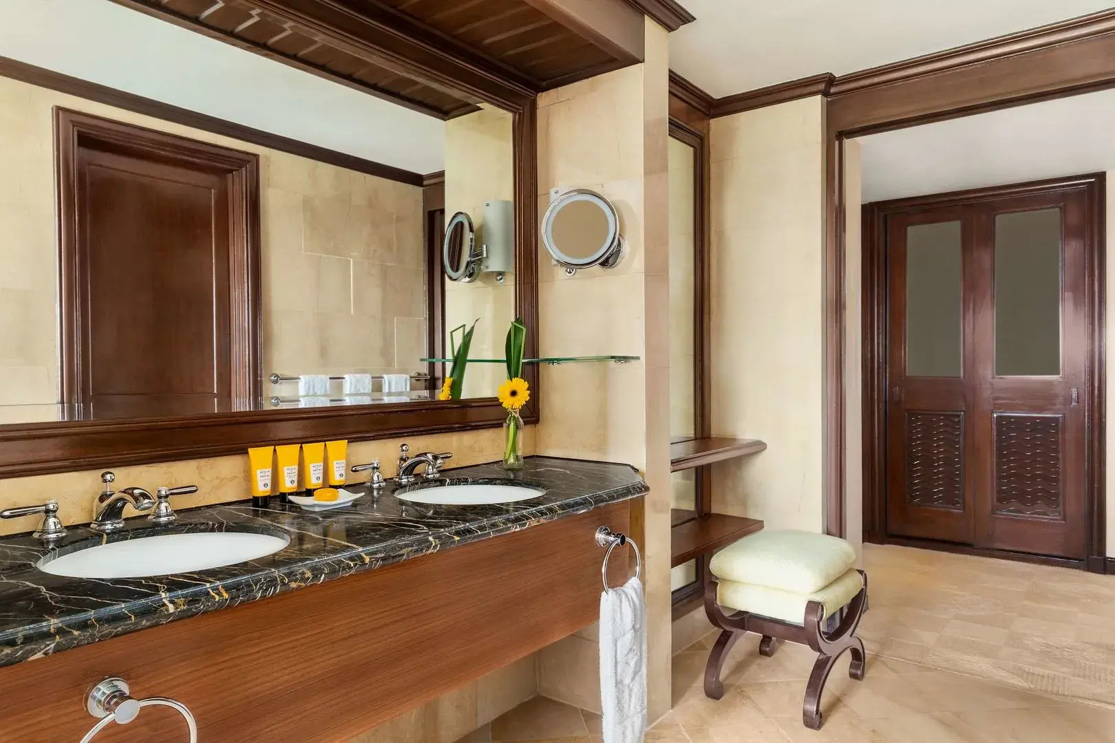 Shangri-La Mactan, Cebu