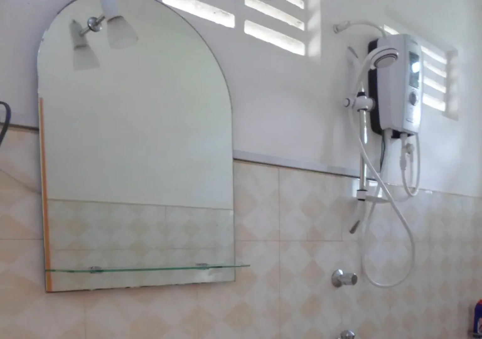 Raveena Home stay kumarakanda