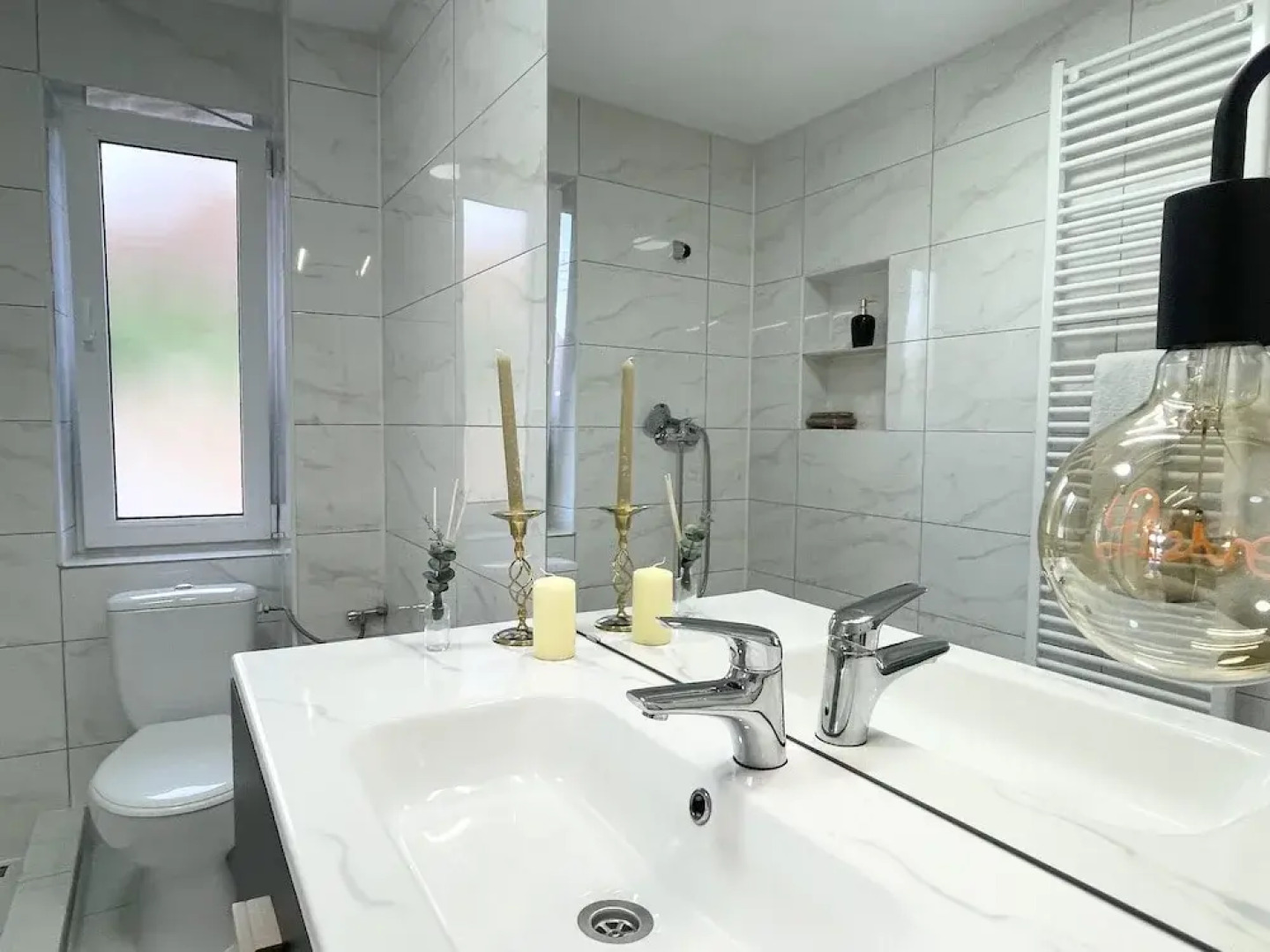 Impeccable 2-bed House in Albești