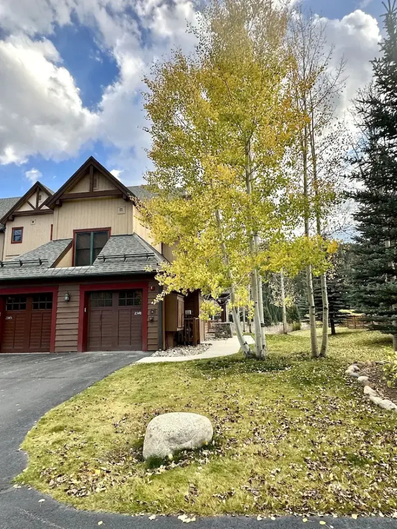 2348 Red Hawk Townhomes 3 Bedroom Condo by RedAwning