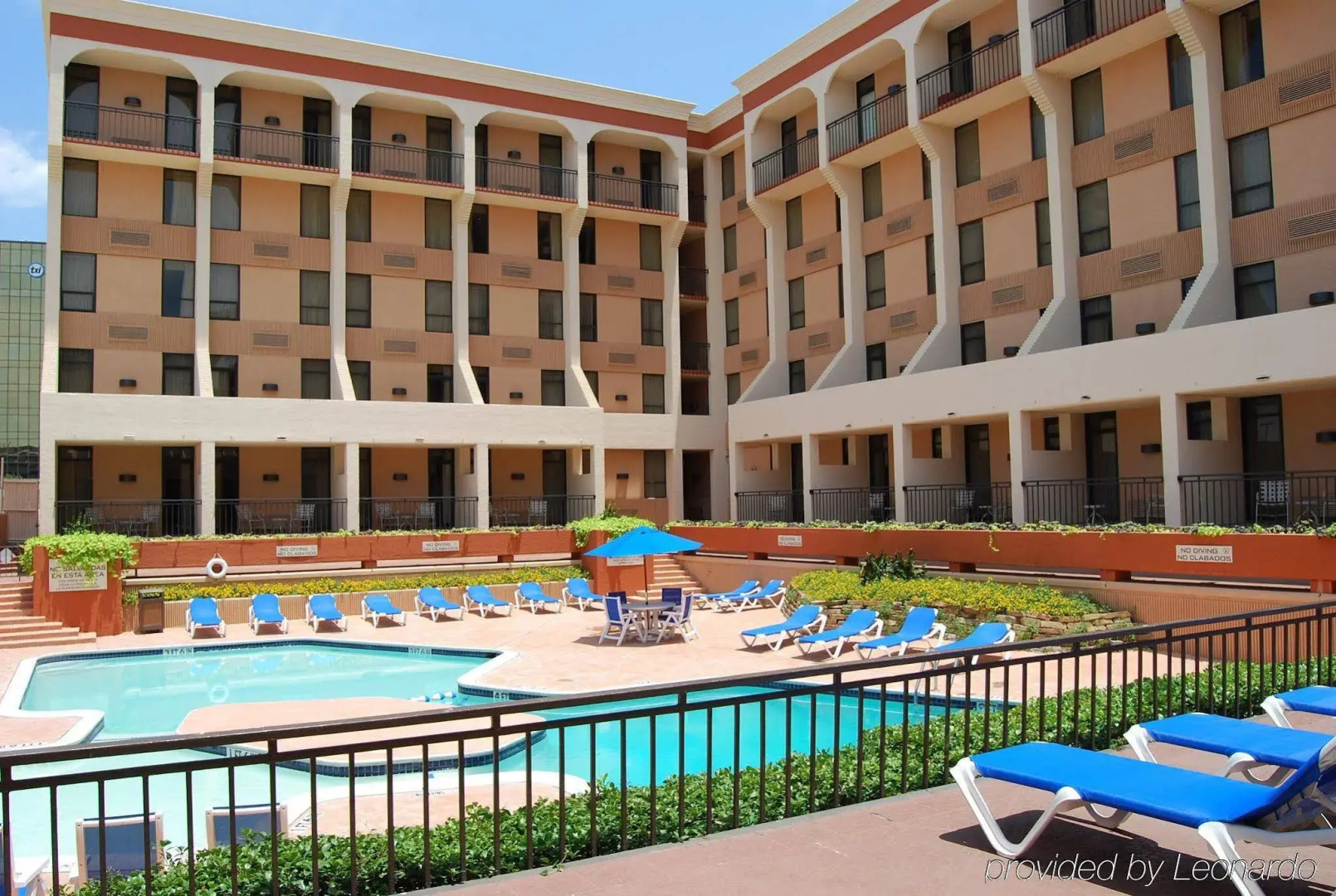 Love Field Hotel and Suites