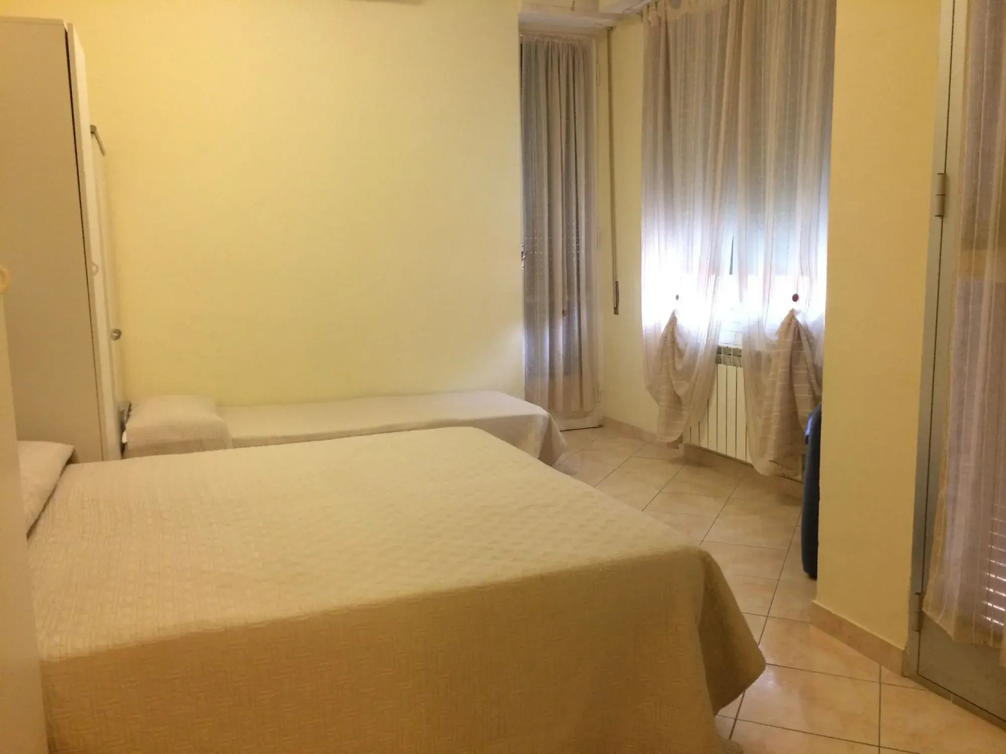 Lora Hotel