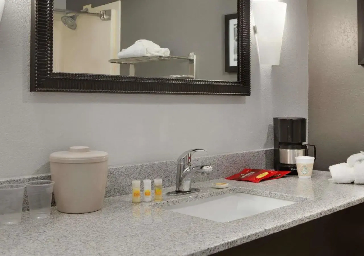 Hotel Kinder Express Near Coushatta Resort