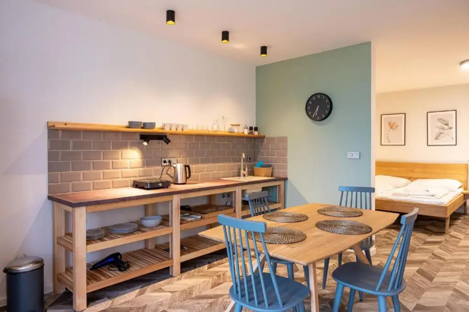 ART Hostel & Apartments