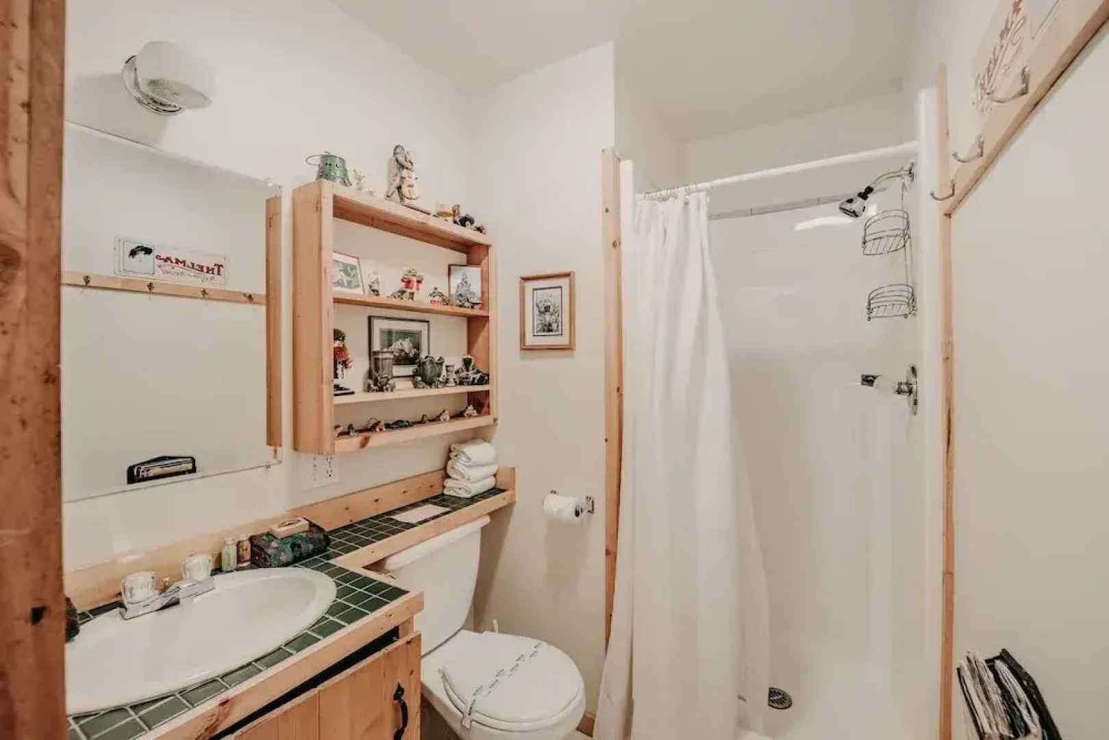 32mbr - Bbq - Pets Ok - Wood Stove - Sleeps 7 3 Bedroom Home by RedAwning