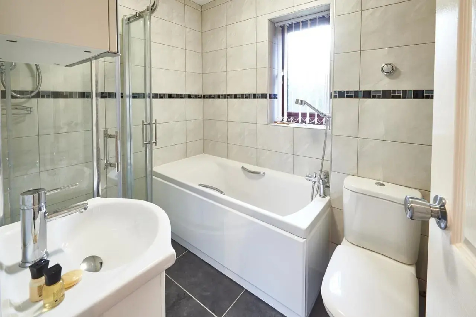 Furzton Serviced House - Shortstay Mk