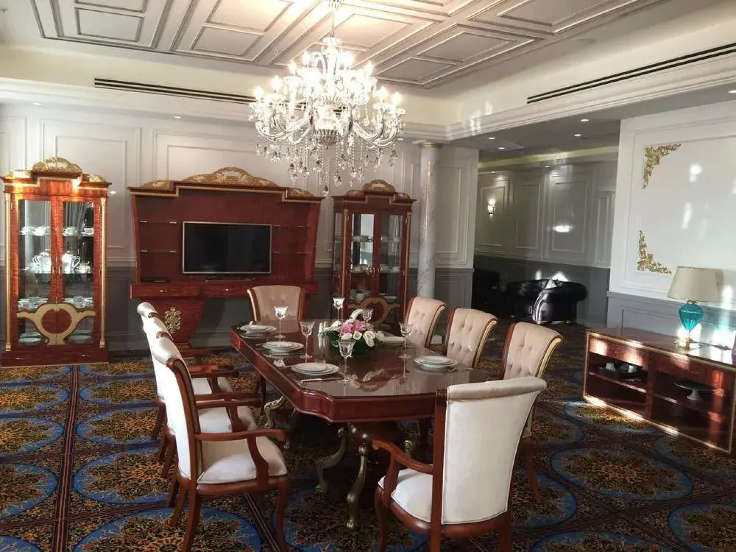 Royal Plaza Hotel and Casino