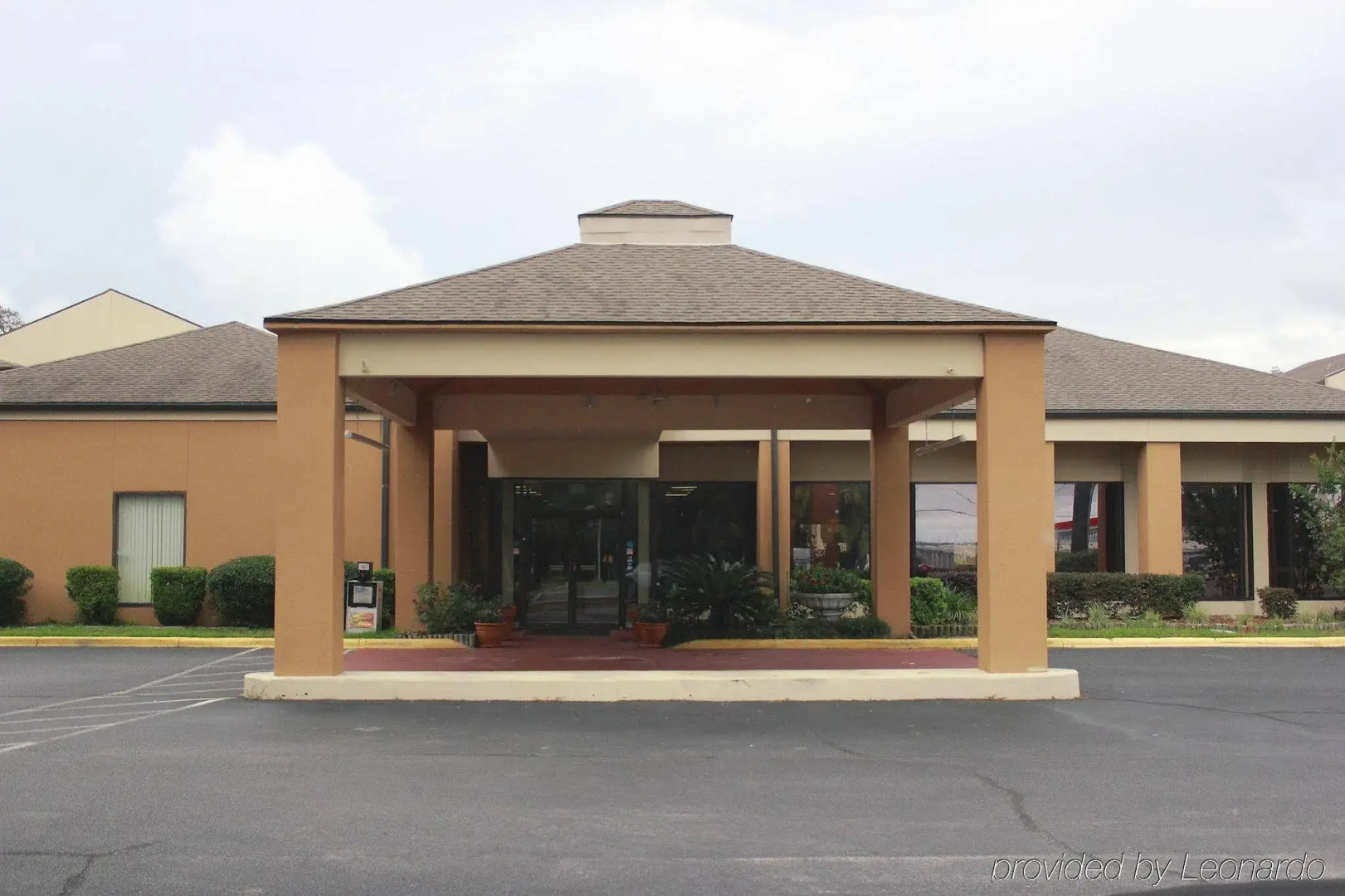 Quality Inn & Suites Pensacola Bayview
