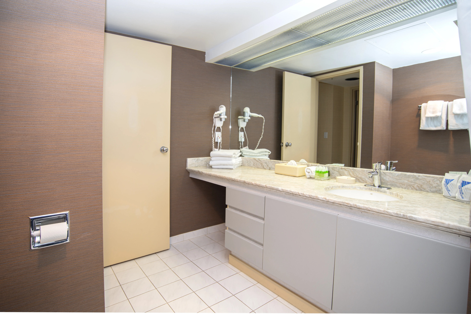 Landis Hotel & Suites