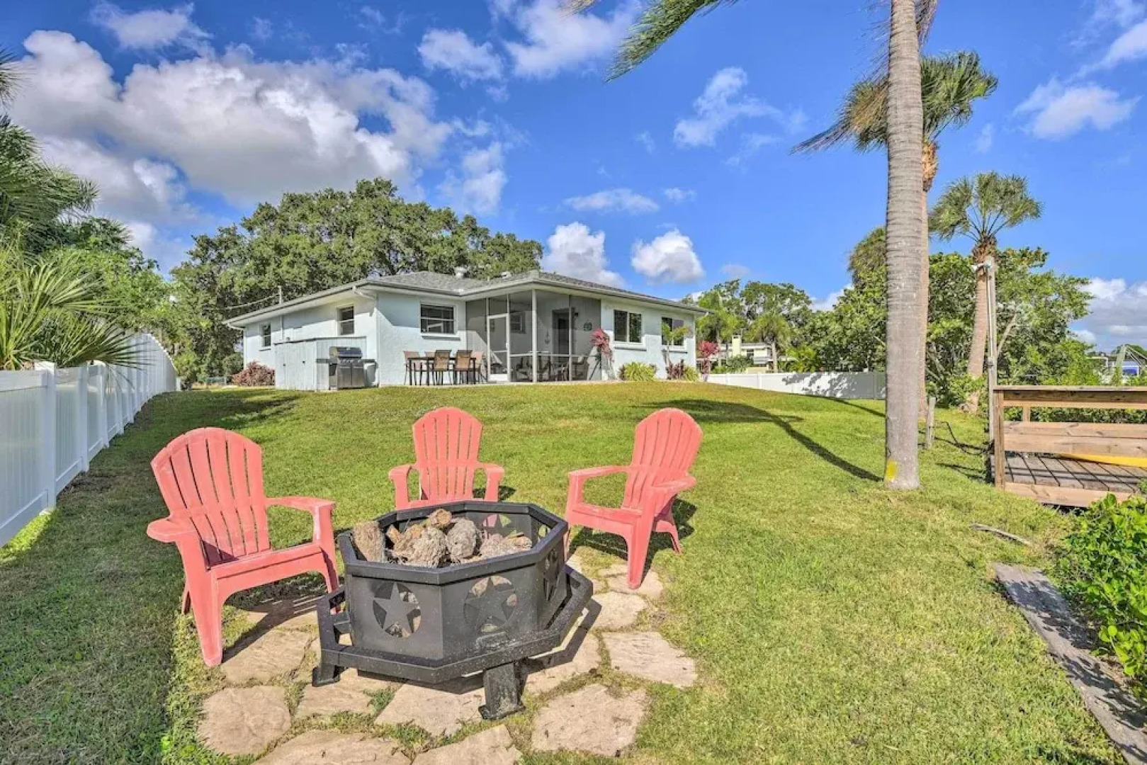 Waterfront Nokomis Escape w/ Dock, Kayaks & Bikes!