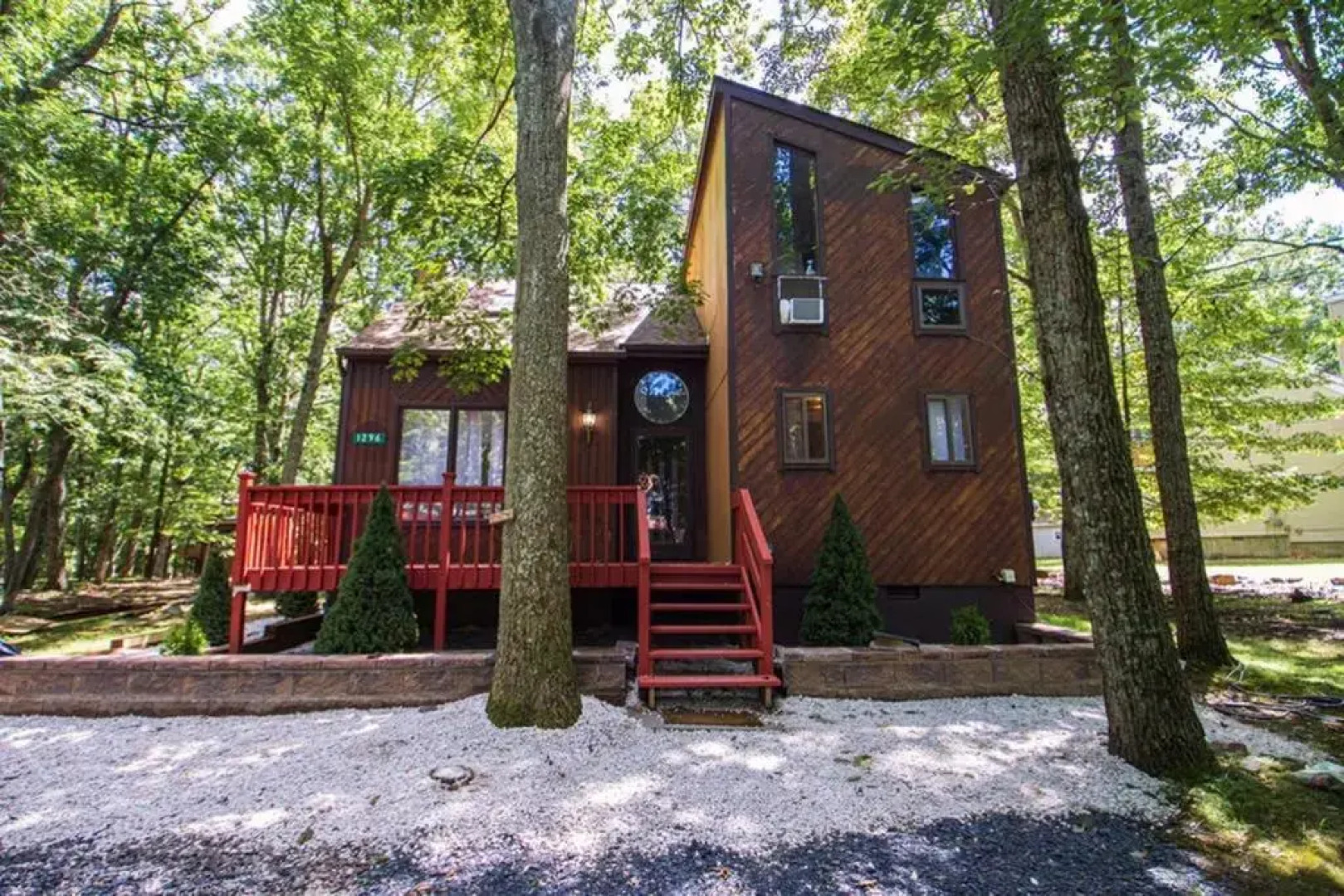 Entire 3 Bedroom Adventure Chalet, Near the best of the Poconos