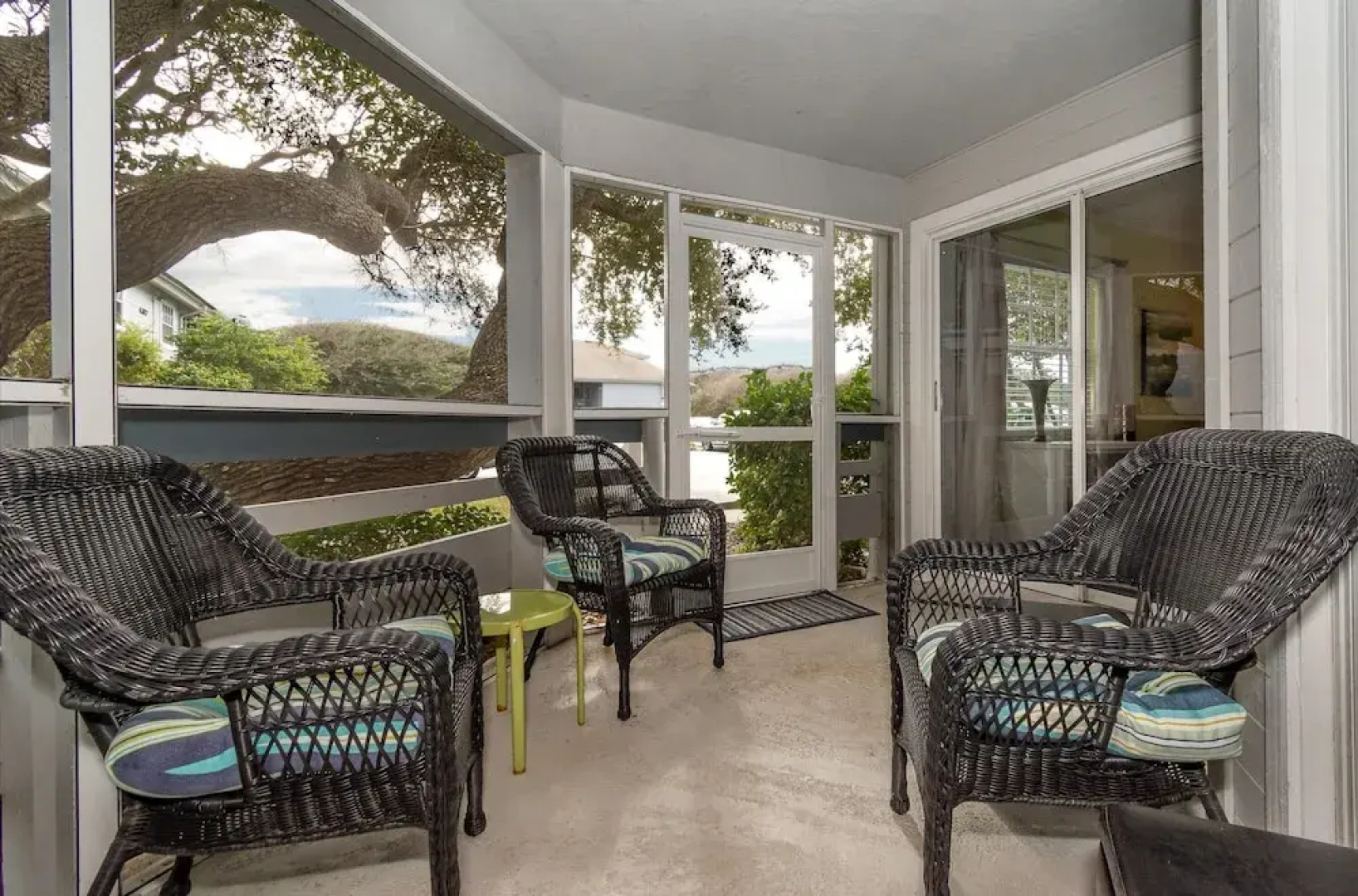 Tastefully Decorated Sea Woods Veranda Close to Pool Fitness Room Sv162