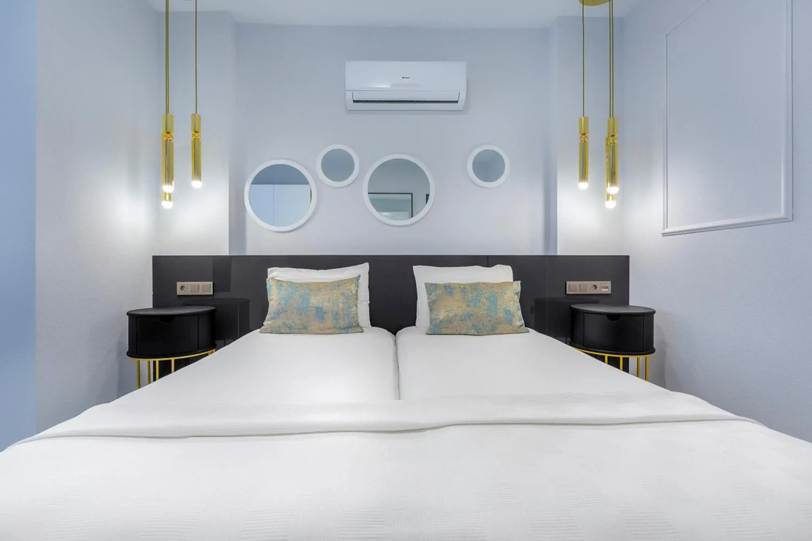 Twin Apart Hotel
