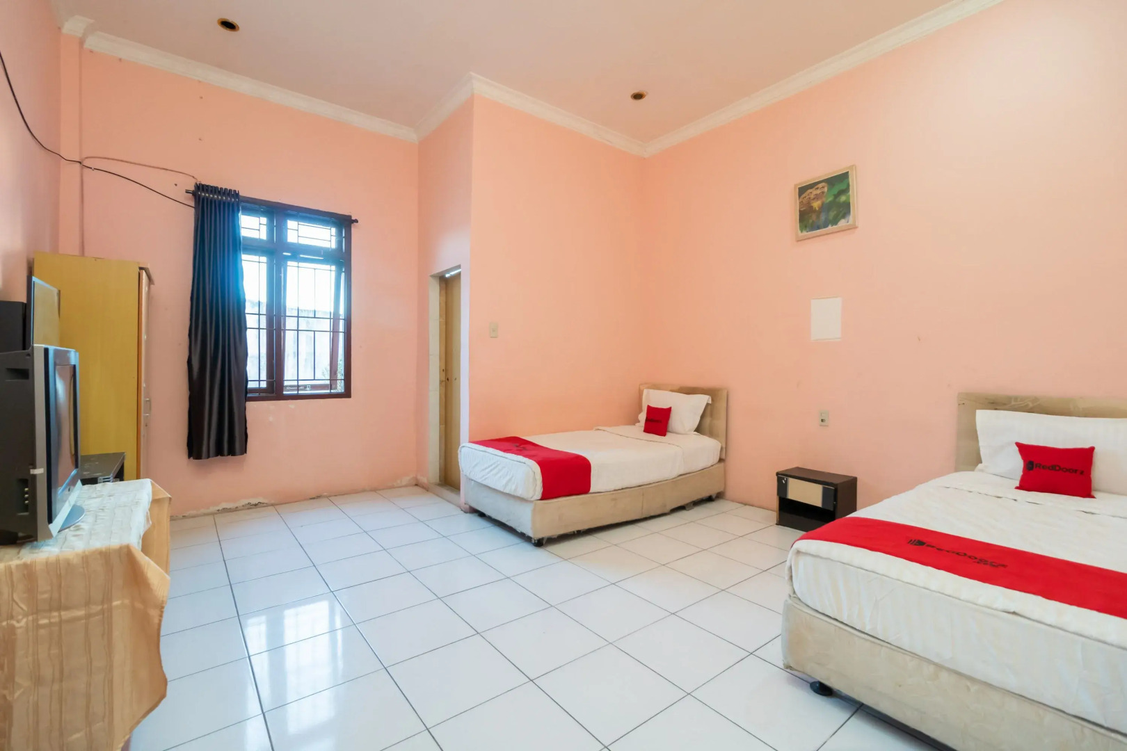 RedDoorz near Silangit International Airport