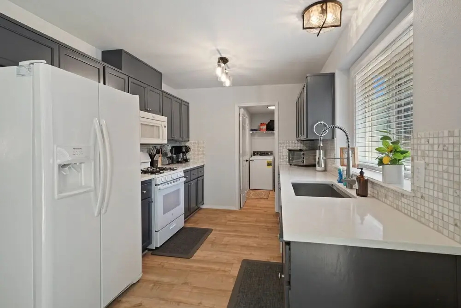 Redmond Rest 4 Bedroom Home by RedAwning