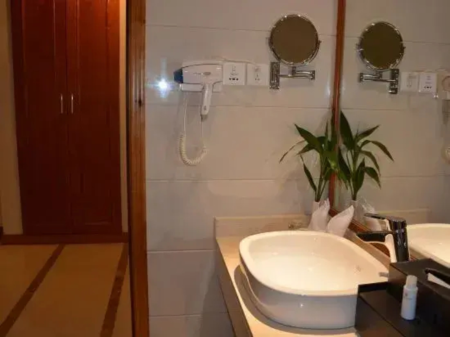 Weijia Business Hotel