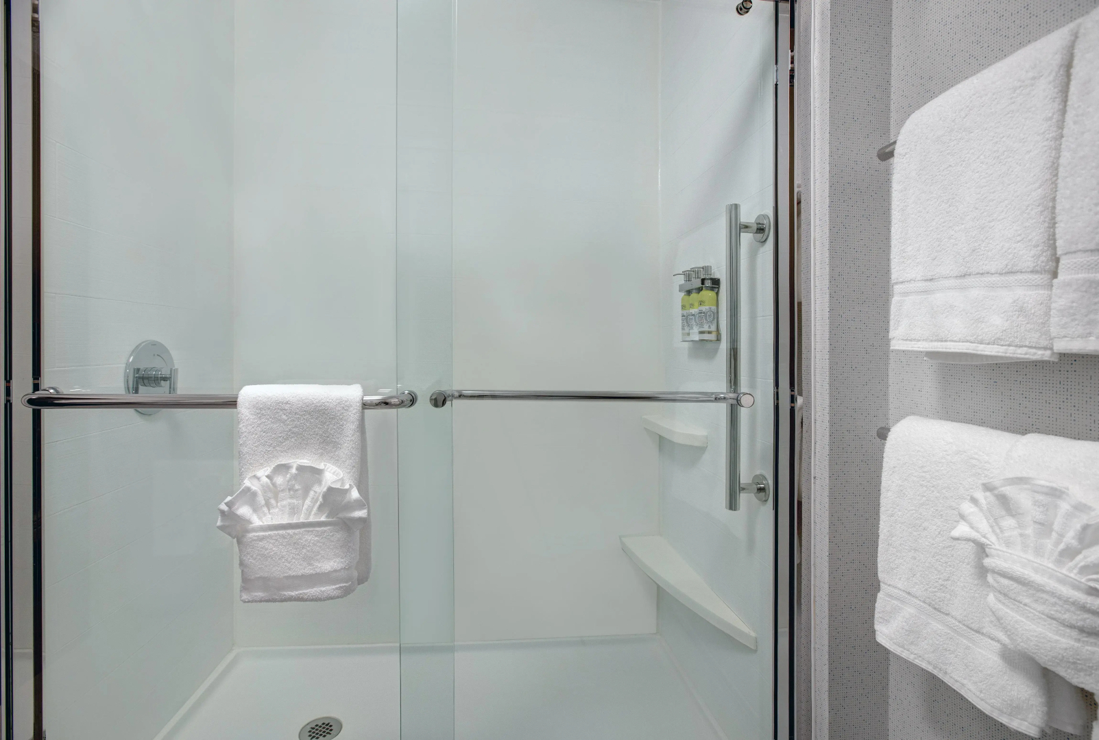 Holiday Inn Express & Suites Milwaukee - Brookfield by IHG