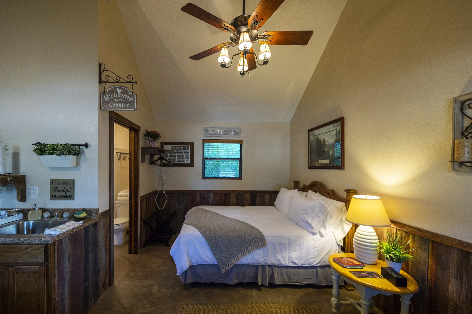 Pet Friendly Cabin 4 - 15 Minutes From Magnolia and Baylor